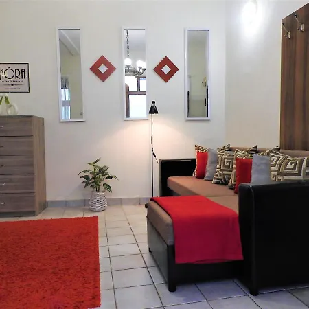 Nora Studio Apartman - *