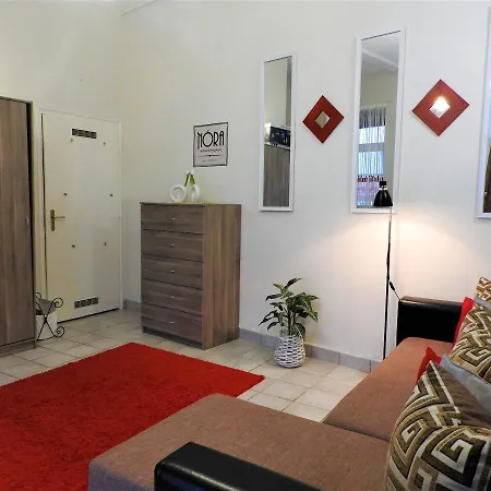 Nora Studio Apartman - Апартаменты Эгер